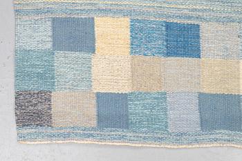 A carpet, flat weave, ca 304 x 201,5 cm,  signed B (Bohusslöjd).