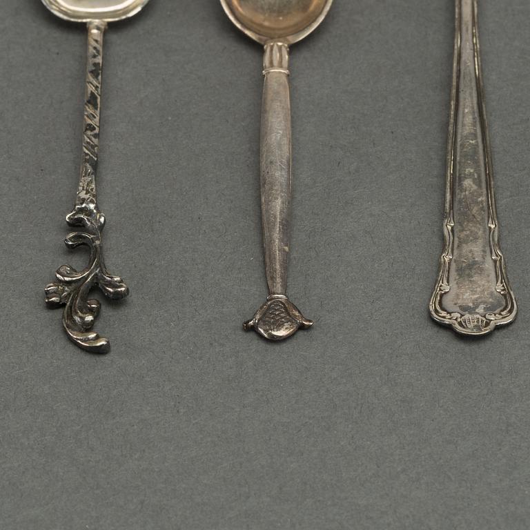 32 PCS SILVER SPOON, 19th and 20th century,