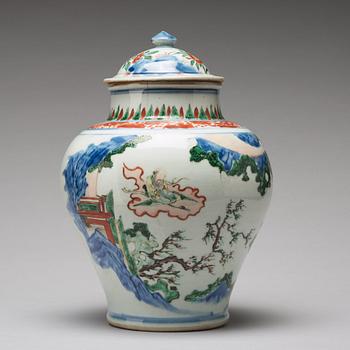 A Chinese Transitional wucai jar with cover, 17th Century.