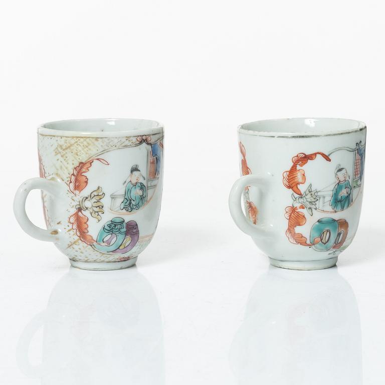 Fat, koppar, två stycken samt snusflaska, porslin. Qingdynastin, 1700/1800-tal.