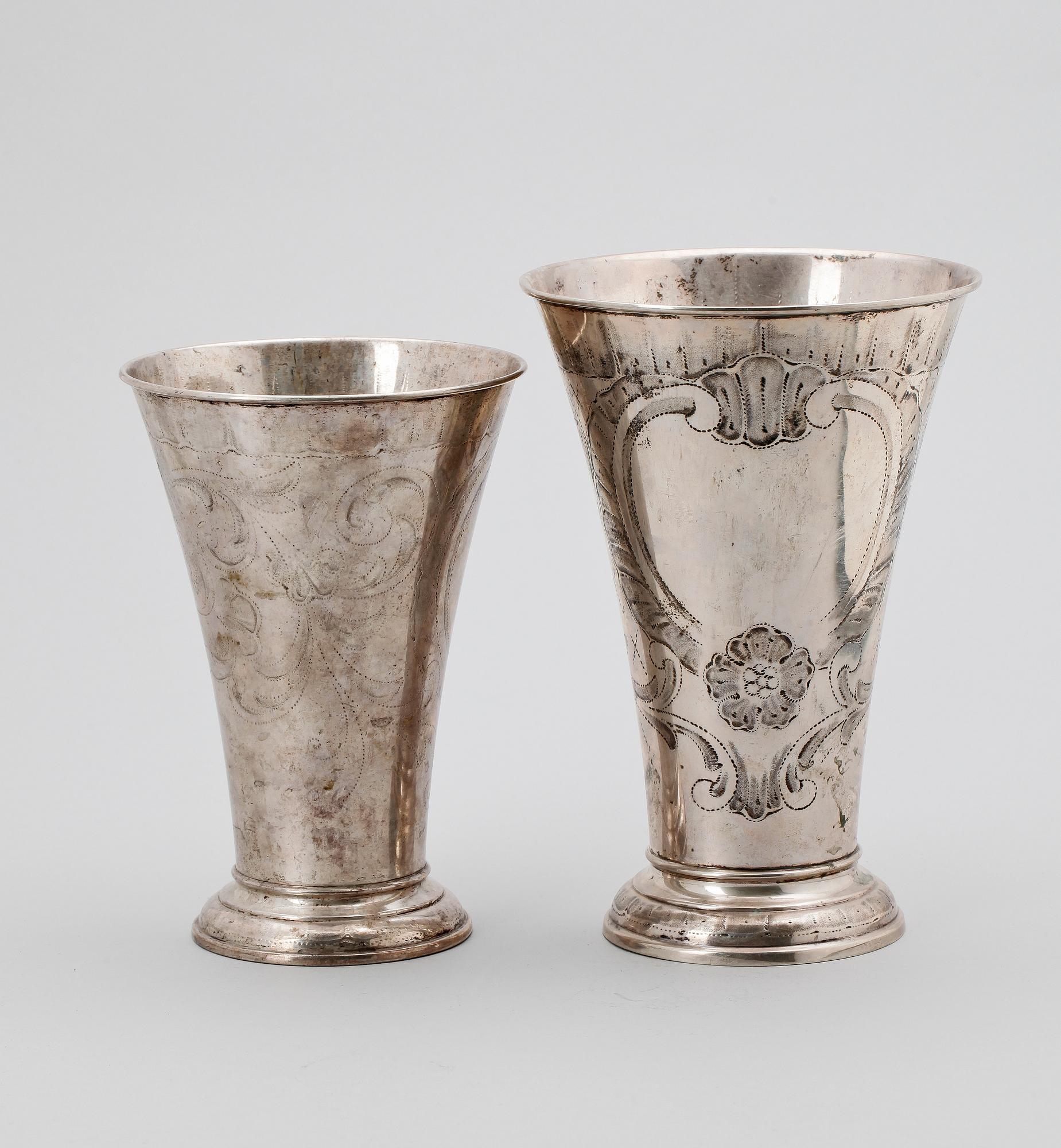 BÄGARE, 2 st, silver, C G Hallberg, Stockholm 1932 samt 36. Totalvikt 746 g.