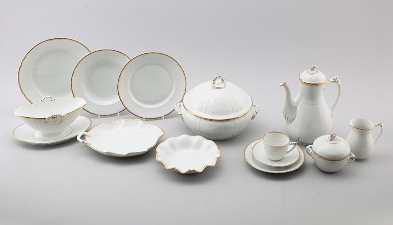 KAFFE- OCH MATSERVIS, 71 delar, porslin, Bing & Gröndahl, Danmark.