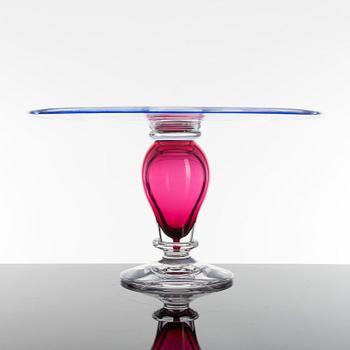 ANNA ÖRNBERG, skulptur, 2 delar, glas, Studioglas Strömbergshyttan, sign Anna Örnberg o märkta UNIK. Tårta daterad 2005.