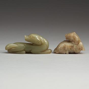 Two carved nephrite figures of animals, Qing dynasty (1644-1912).