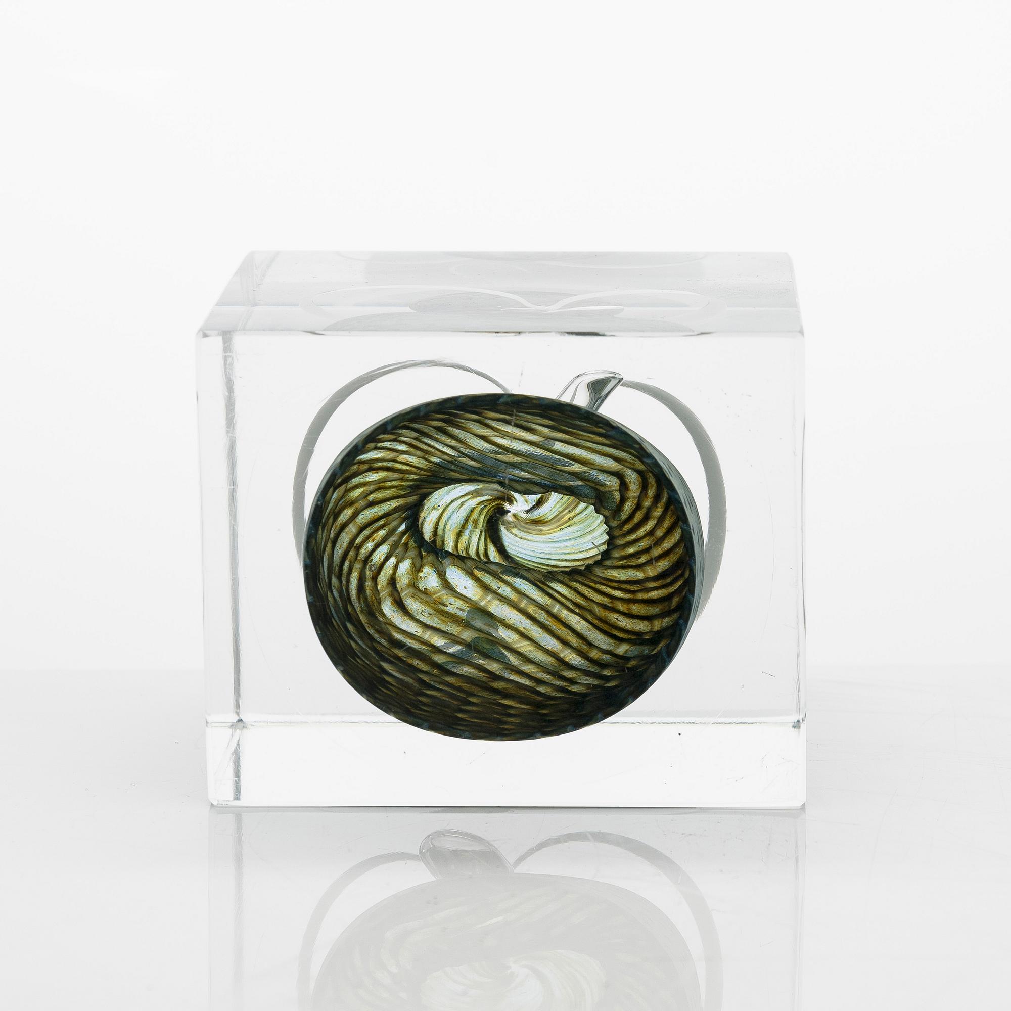 Oiva Toikka, årskub, signerad Oiva Toikka, Nuutajärvi 1988, numrerad 152/2000.