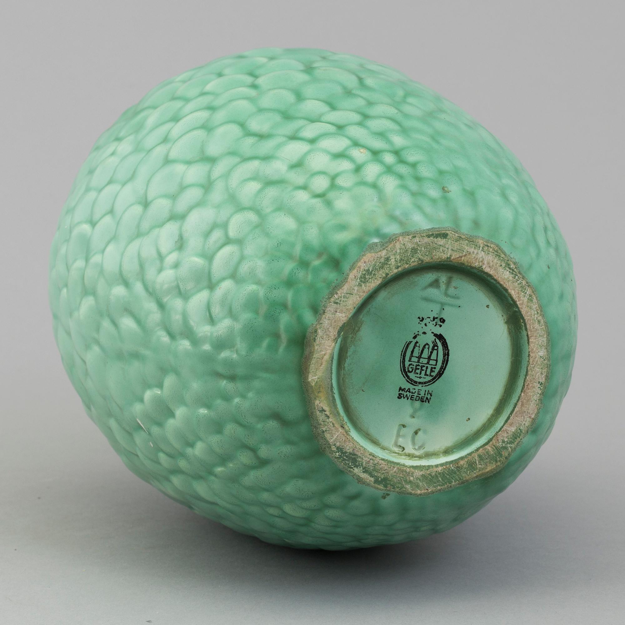 A 1940´s earthenware Anna-Lisa Thomson vase from Upsala Ekeby.