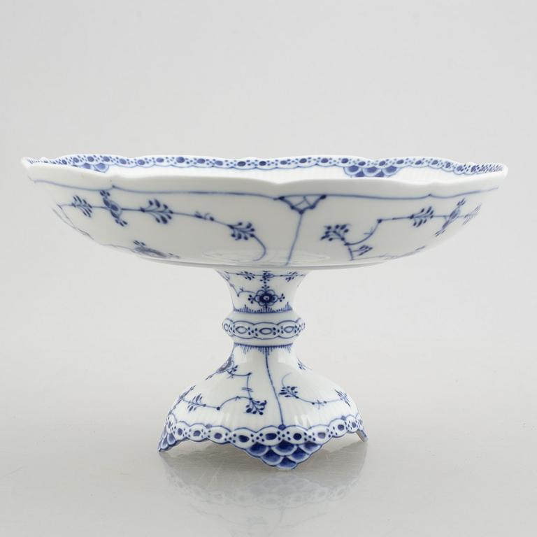 A 'Blue Fluted Half Lace' / 'Musselmalet' porcelain centerpiece dish, Royal Copenhagen, model 710, early 20th century.