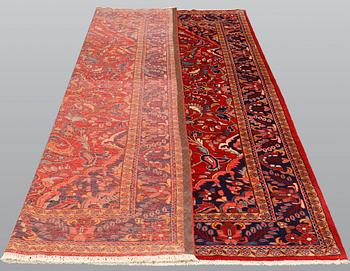 A carpet, Hamadan ca 327 x 220 cm.