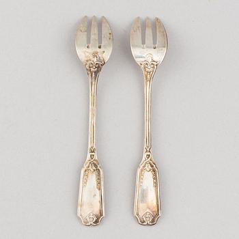 A set of 12 silver oyster forks, mark of Delheid Frères, Belgium, circa 1900.