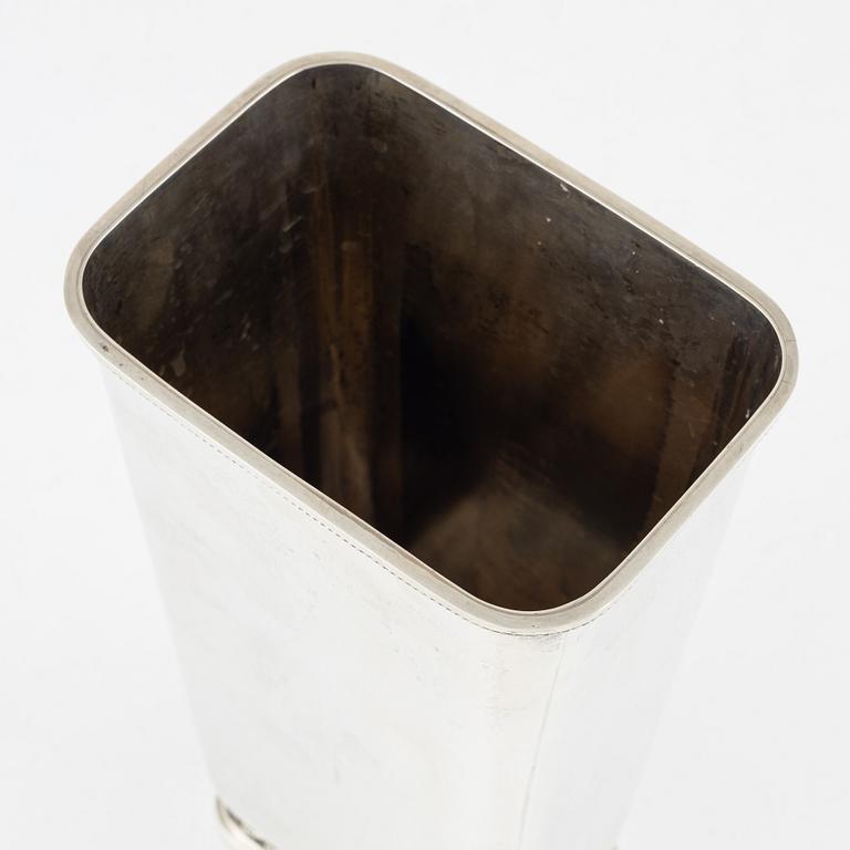 Atelier Borgila, vas, sterlingsilver, Stockholm 1969, proveniens Lukas Bonnier.