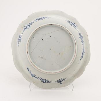 Fat, porslin. Japan, 1700-tal.