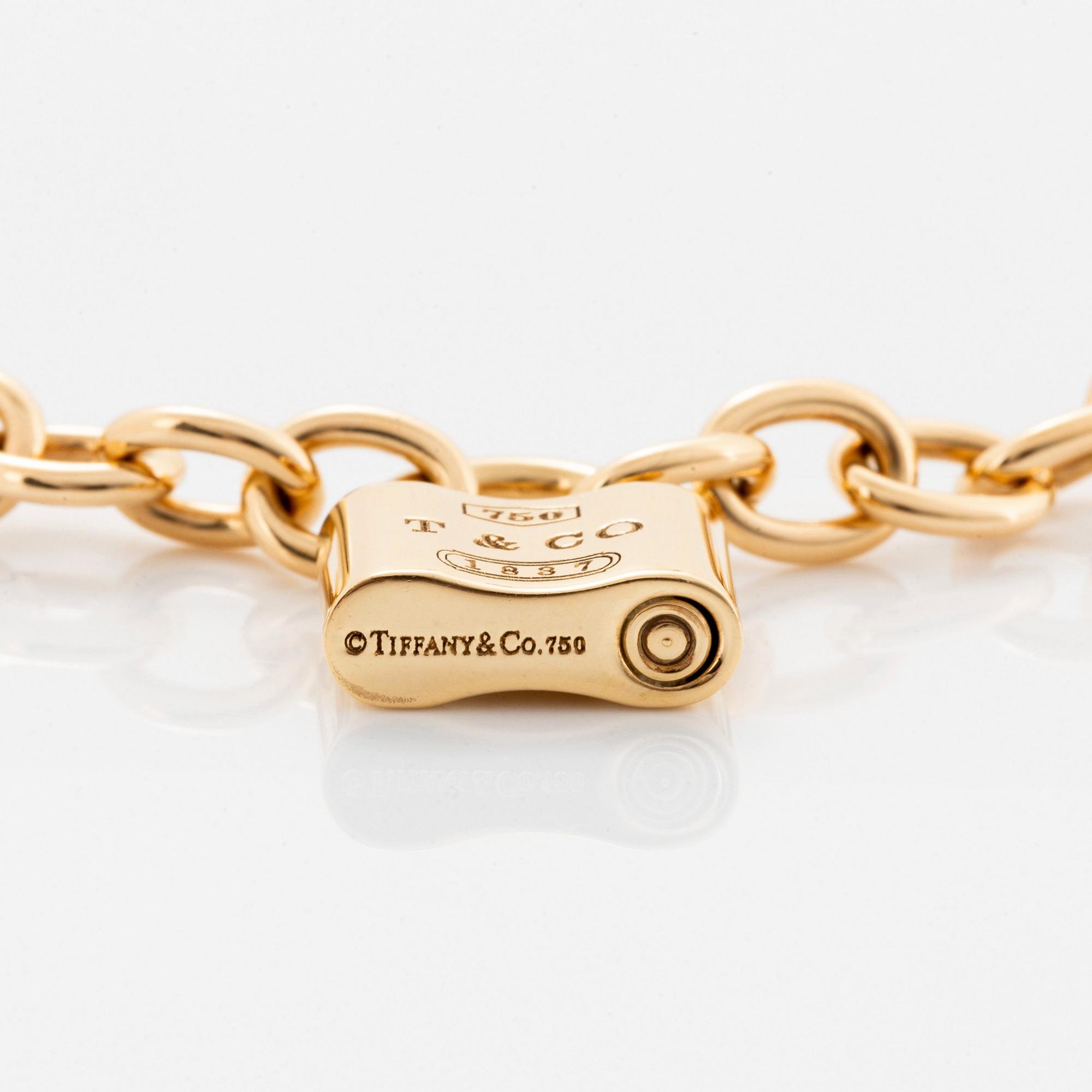 A Tiffany lock charm pendant necklace "1837" in 18K gold.
