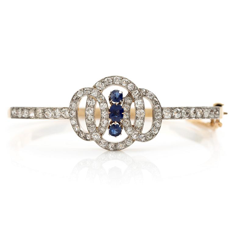 A bracelet in 18K gold and platinum set with old-cut diamonds and faceted sapphires.