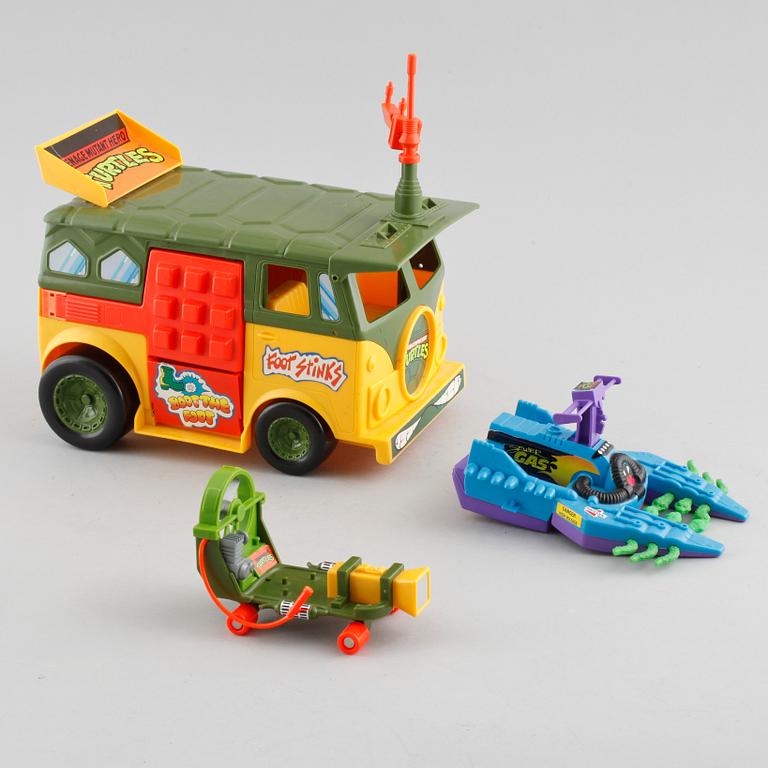 16 Teenage Mutant Ninja Turtles toys from Playmates toys, 1980s and 1990s.