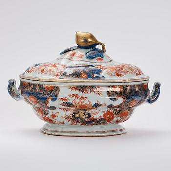 Servis, fyra delar, kompaniporslin. Qingdynastin, tidigt 1700-tal.
