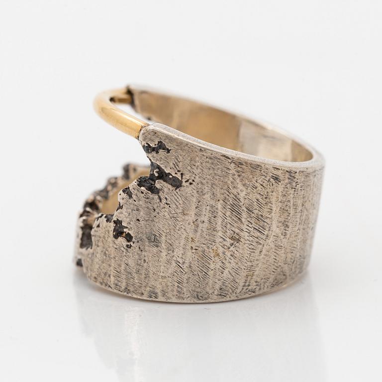 A Tobias Wistisen silver and gold ring.