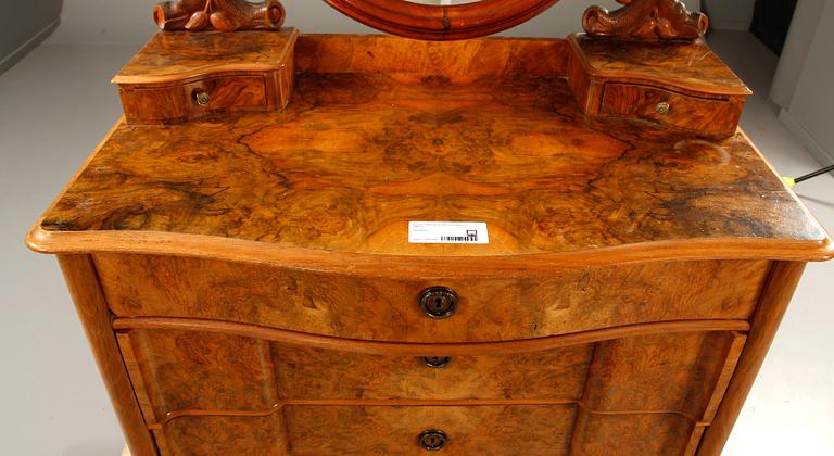 SPEGELBYRÅ, nyrenässans, 1800-tal.