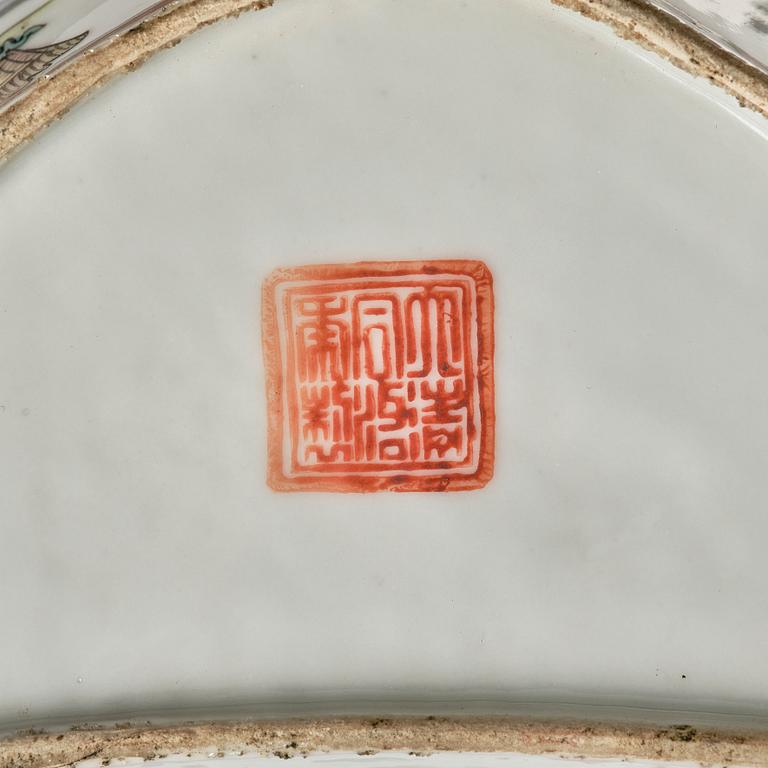A Chinese famlle rose porcelain bowl, late Qing dynasty.