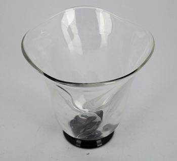 VAS, glas, Vicke Lindstrand sign L. 1253 och dat. 1934, Orrefors.