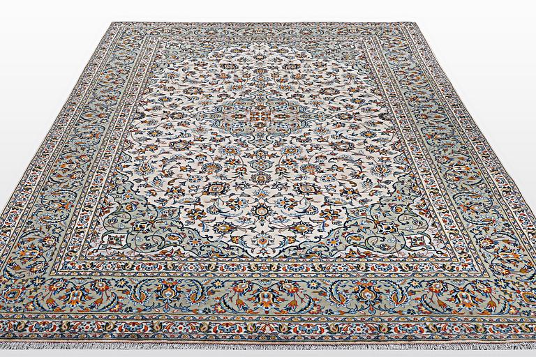 A carpet, Kashan 356 x 240 cm.