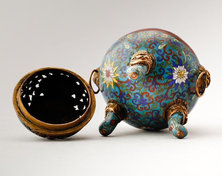 RÖKELSEKAR med lock, cloisonné, Kina, 1900-tal.