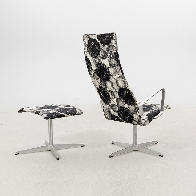 Arne Jacobsen, Stol med fotpall, Fritz Hansen, Danmark, 2000-tal.