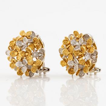 Ett par örhängen 18K guld i två färger.