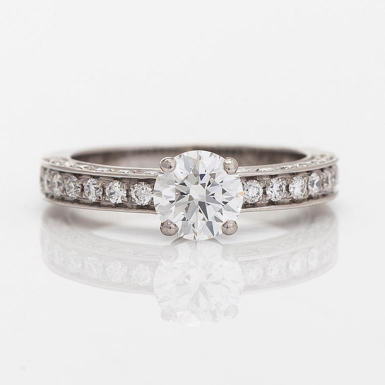 Bulgari, a platinum ring, 'Dedicata a Venezia', with brilliant-cut diamonds. With certificate and GIA dossier.