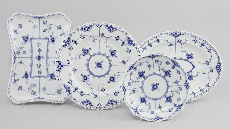 KAFFESERVIS, 35 delar, porslin,  "Musselmalet", Royal Copenhagen, 1900-talets andra hälft.