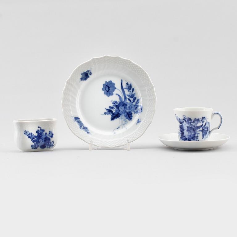SERVISPORSLIN, 28 delar, porslin, "Blå Blomst", Royal Copenhagen.