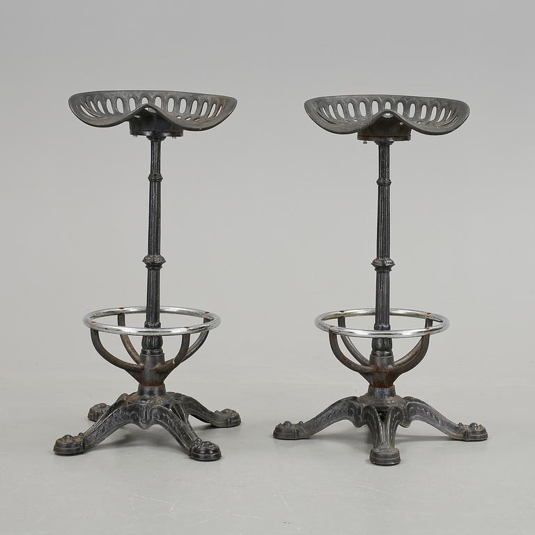 BARSTOLAR, ett par, Invicta, Frankrike, 1900-talets mitt.