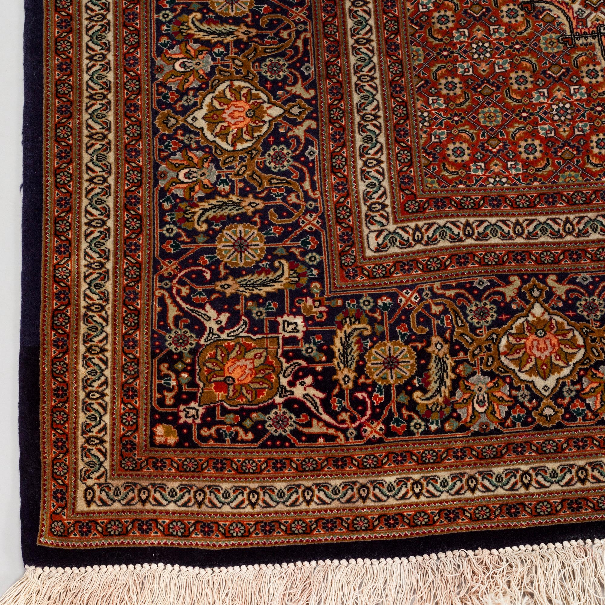 Matta, Täbris part silk, s.k. Mahi, ca 297 x 200 cm.