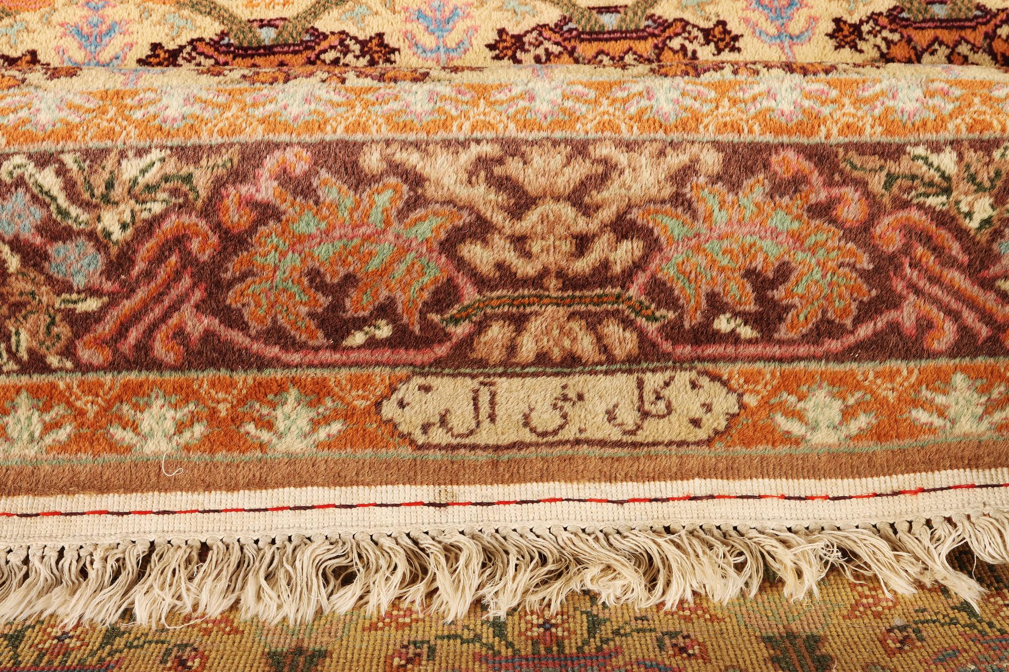 Matta, orientalisk, ca 243x 173 cm.
