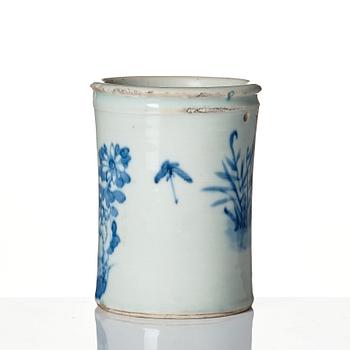 A blue and white Transitional chop stick holder, 17th Century.