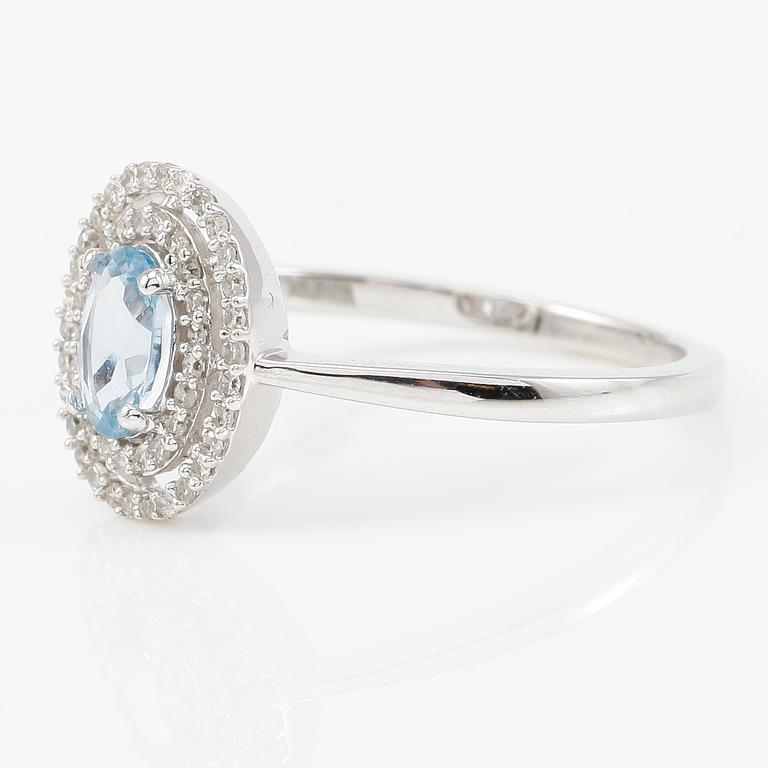 RING, 14K vitguld, diamanter tot ca 0.17 ct. och akvamariner ca 0.50 ct.