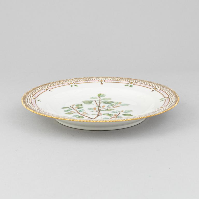 Tallrik, "Flora Danica", porslin, Royal Copenhagen, Danmark, 1900-tal.