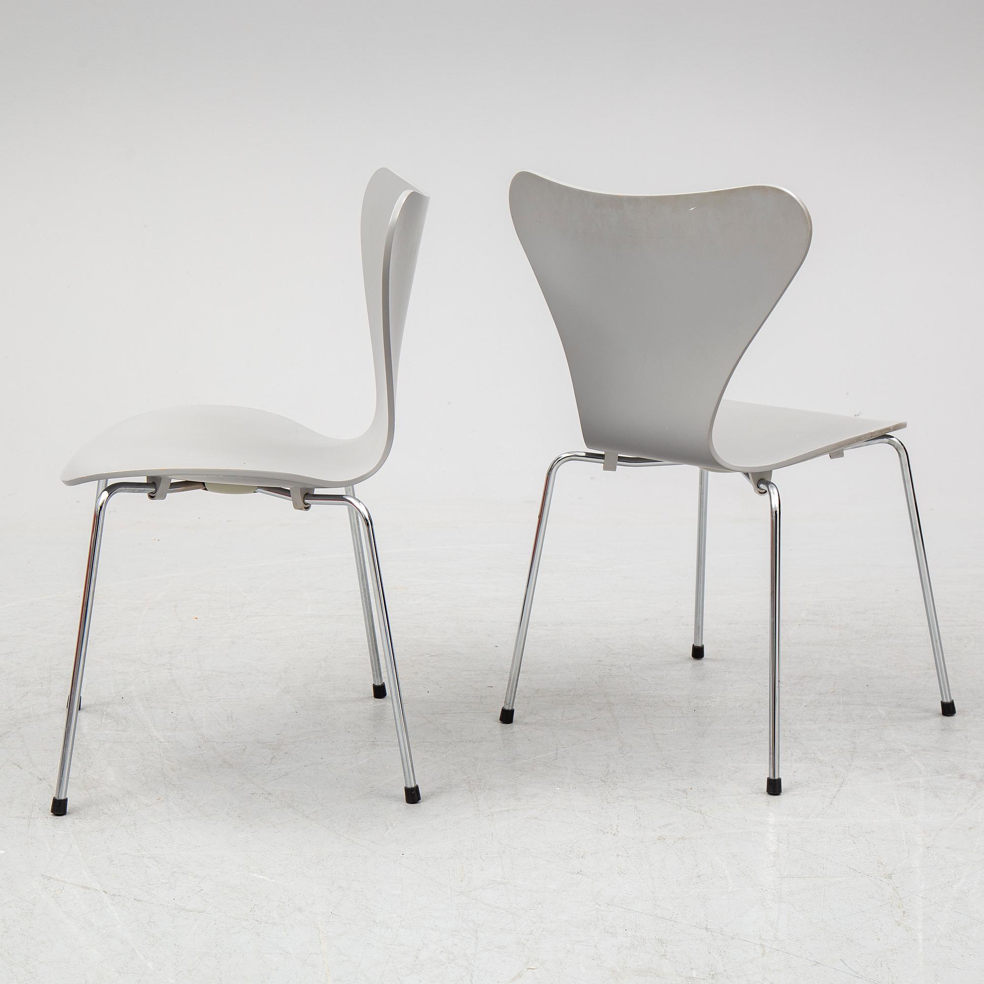 ARNE JACOBSEN, four 'Series 7' chairs from Fritz Hansen, Denmark.