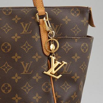 LOUIS VUITTON, a 'Totally PM' monogram canvas bag with bagcharm.