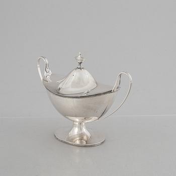 A Swedish Empire style silver sugar bowl, mark of GAB, Stockholm 1919.