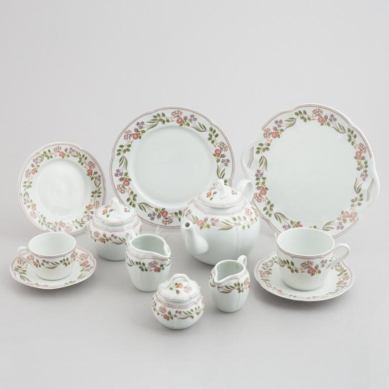 Mat-, kaffe- och teservis, 67 delar, Porcelaine de Paris, Frankrike, sent 1900-tal.