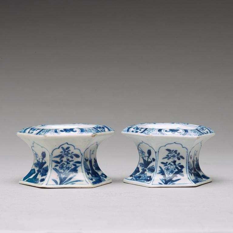 A pair of blue and white salts, Qing dynasty, Kangxi (1662-1722).