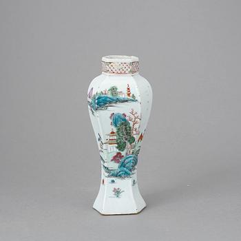 VAS, porslin, Qingdynastin, Qianlong  1736-95.