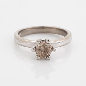 Brown brilliant-cut diamond ring.