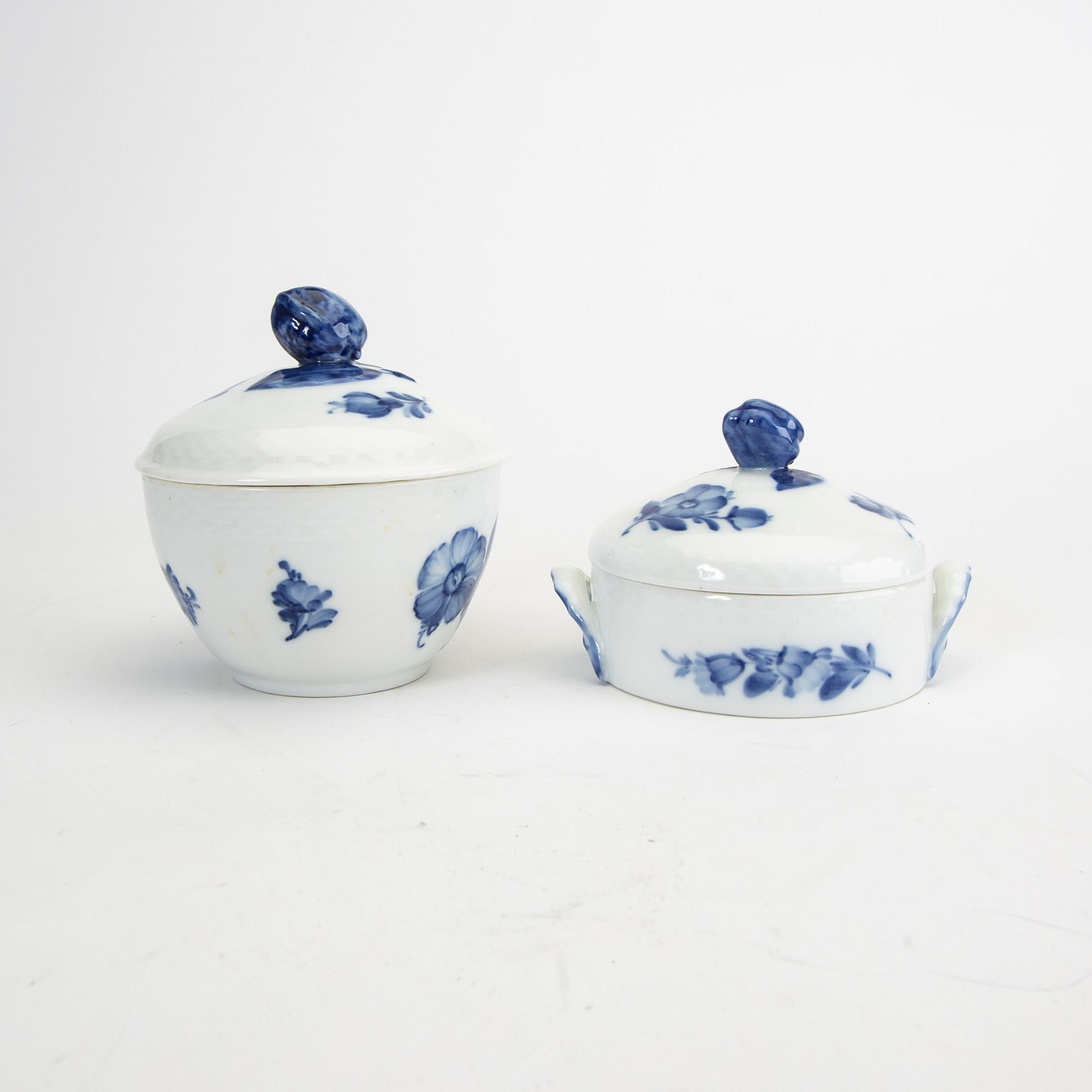 Service "Blå blomst" 74 dl Royal Copenhagen Denmark 1900s porcelain.