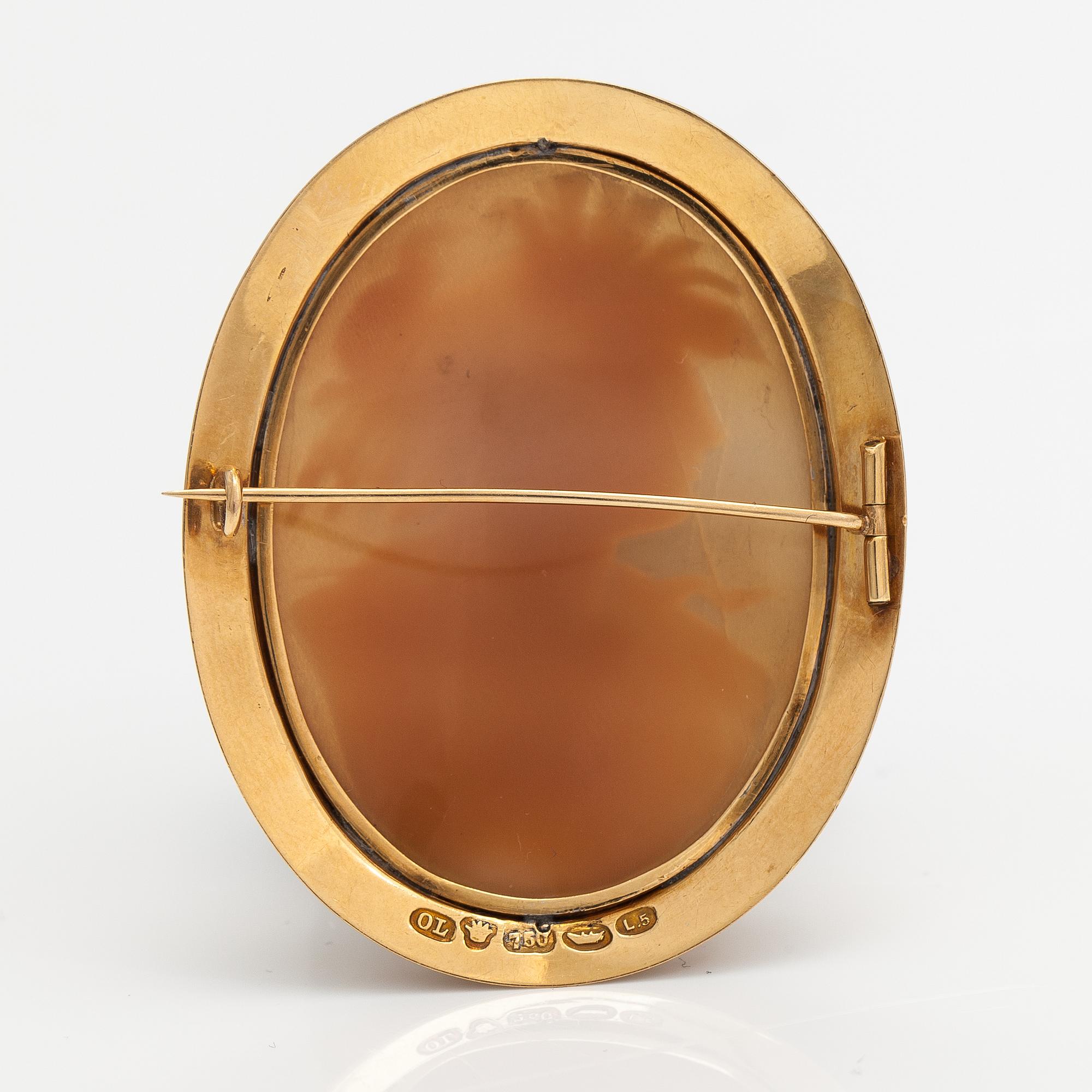 An 18K gold and cameo brooch. Oskar Lindroos, Helsinki 1916.