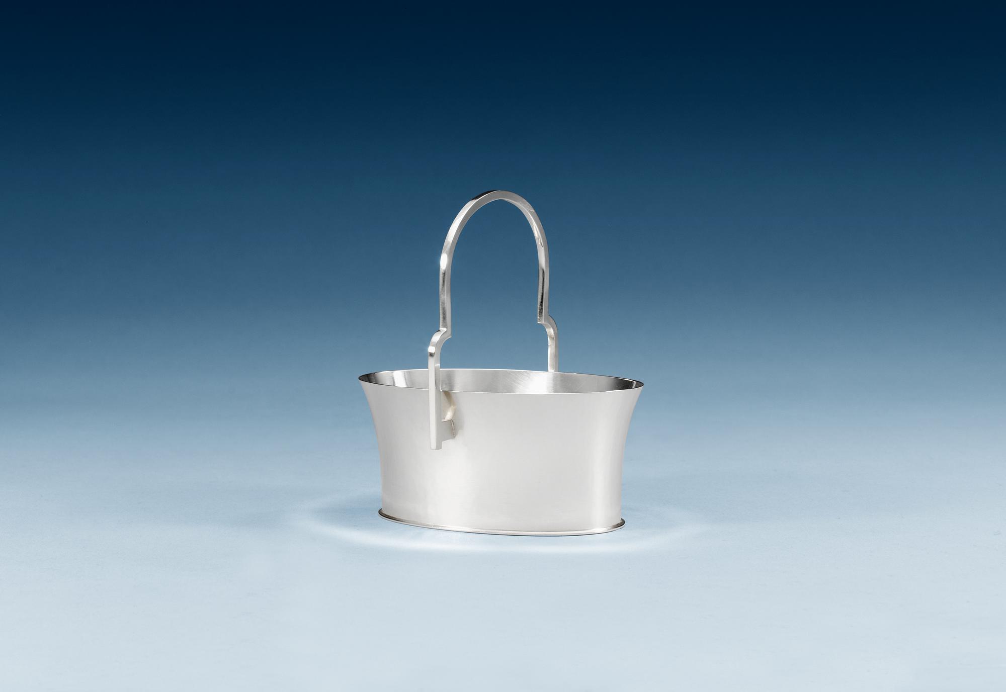 A Gunnar Cyrén sterling bowl, Gävle 1989.