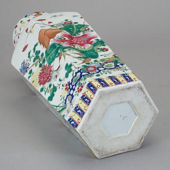VAS, porslin, Kina, 1800-tal.