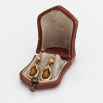 Otto Roland Mellin, A pair of 18K gold earrings. Helsinki 1874.