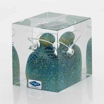 Oiva Toikka, årskub, signerad Oiva Toikka, Nuutajärvi 1988, numrerad 489/2000.