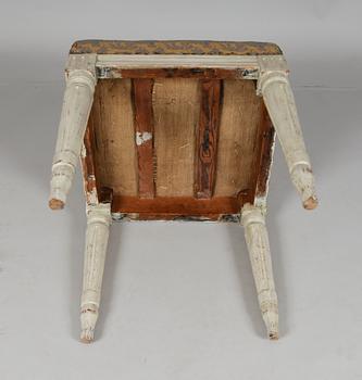 TABURETT, sengustaviansk, omkring år 1800.